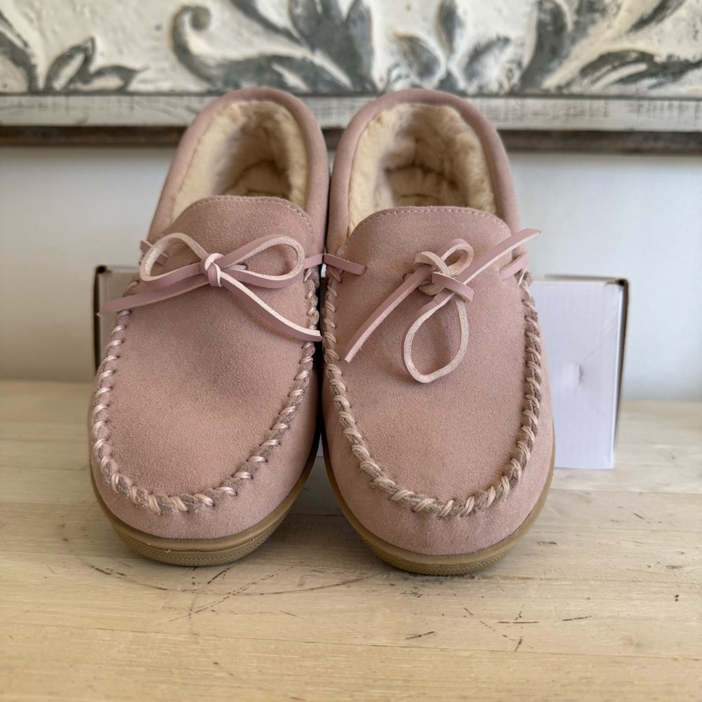 My Slippers NIB Women’s Pink Suede Moccasin Slippers Size 9